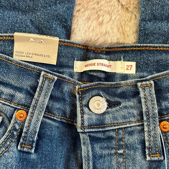 Levi's Blue Wedgie Straight Leg Jeans with Modern Distressed Style - Picture 4 of 6